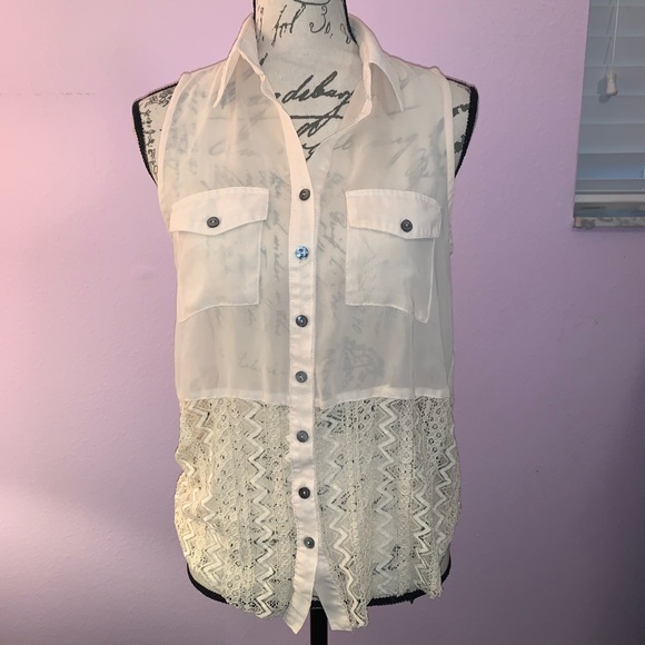 Button down tank w/ Lace - Picture 1 of 4
